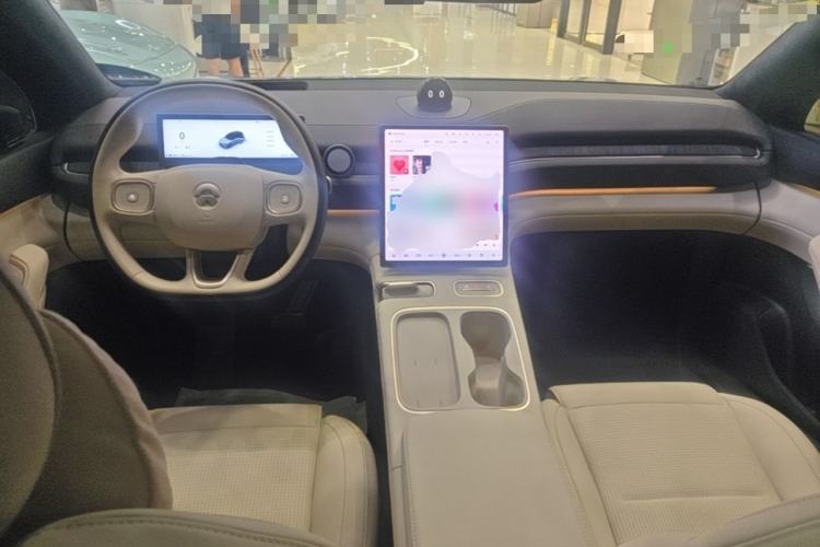 Used Nio ES6 2024 75 kWh Center Console