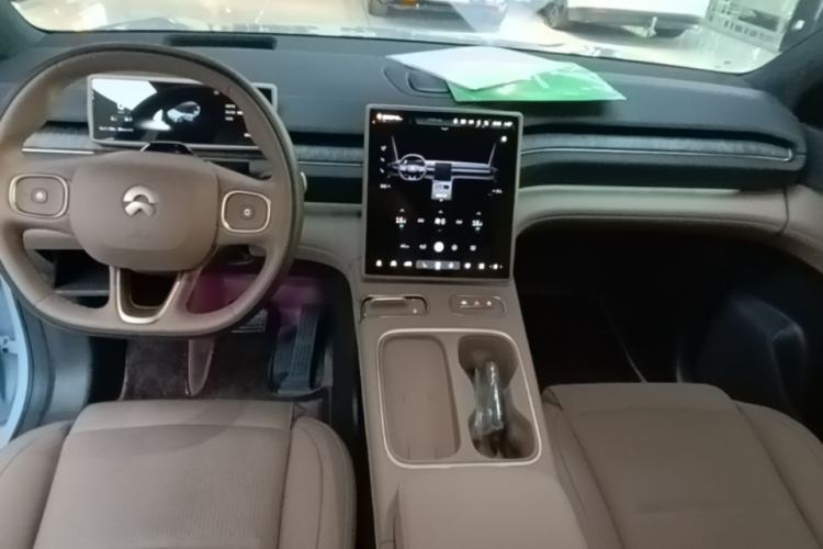 Used Nio ES6 2024 75 kWh Center Console