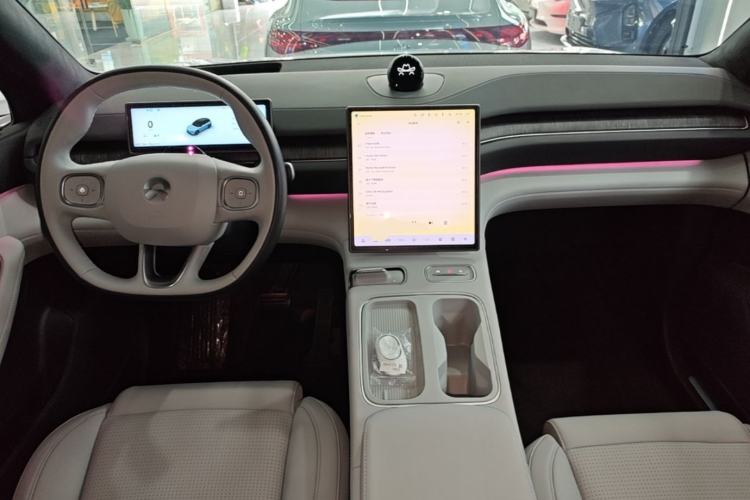Used Nio ES6 2024 75 kWh Center Console
