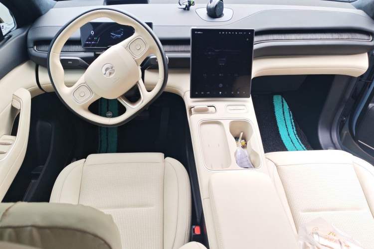Used Nio ES6 2024 75 kWh Center Console