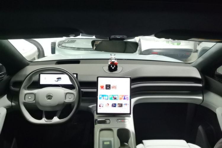 Used Nio ES6 2024 100kWh Center Console