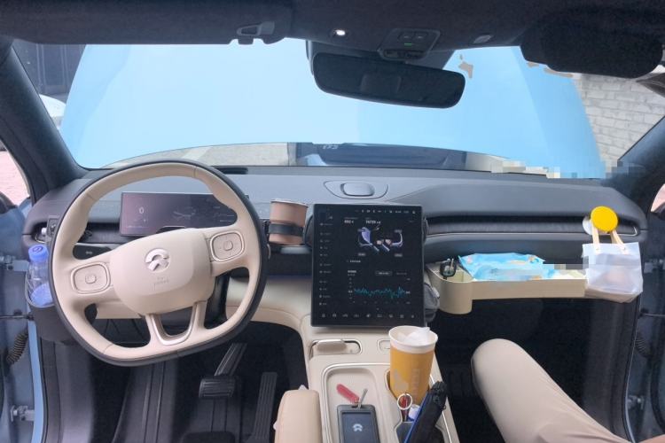 Used Nio ES6 2024 75 kWh Center Console