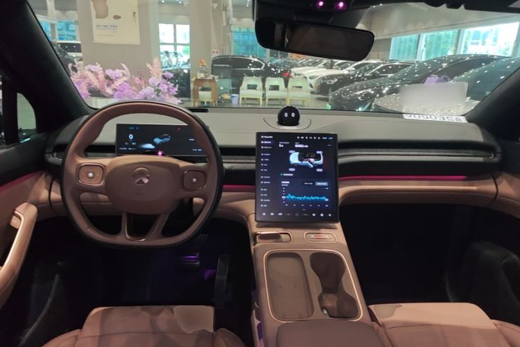 Used Nio ES6 2024 75 kWh Center Console