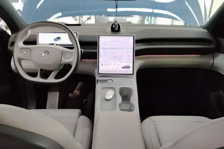 Used Nio ES6 2024 75 kWh Center Console