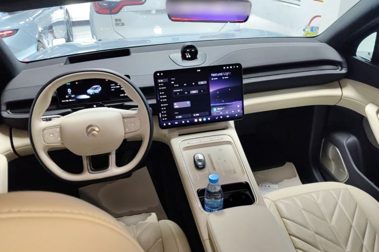 Used Nio ES6 2024 75 kWh Center Console