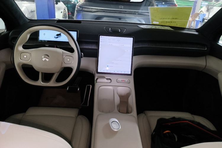 Used Nio ES6 2024 75 kWh Center Console