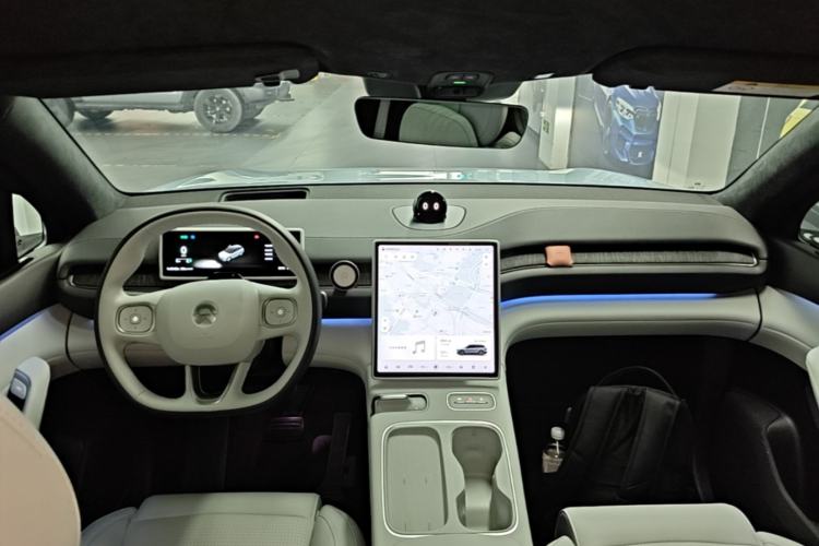 Used Nio ES6 2024 75 kWh Center Console