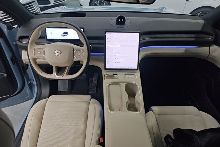 Used Nio ES6 2024 75 kWh Center Console