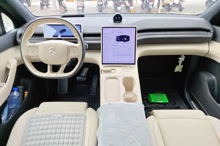 Used Nio ES6 2024 75 kWh Center Console