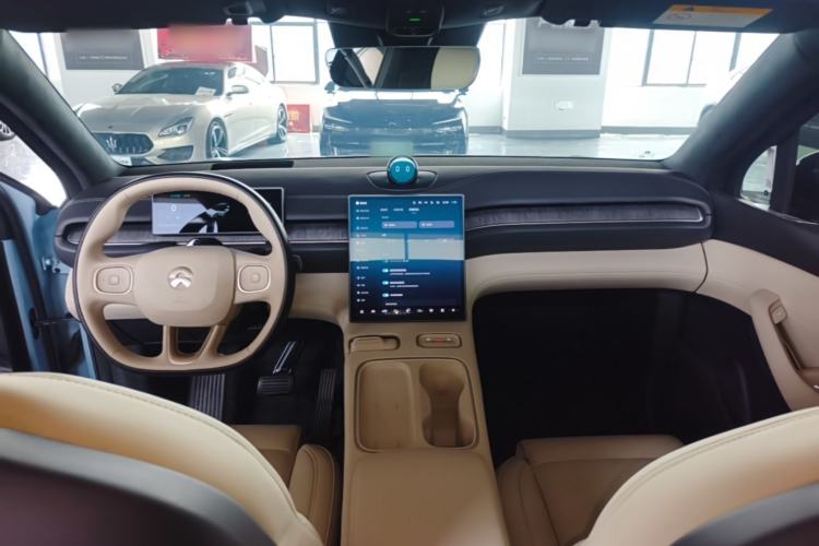Used Nio ES6 2024 75 kWh Center Console