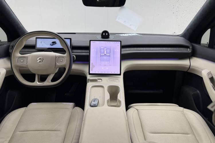Used Nio ES6 2024 75 kWh Center Console