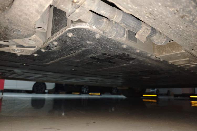 Used Nio ES6 2024 75 kWh Chassis Front Left