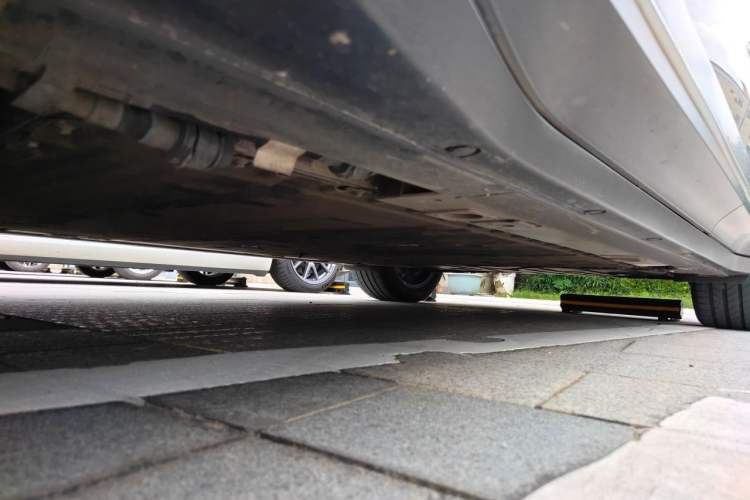 Used Nio ES6 2024 75 kWh Chassis Front Left
