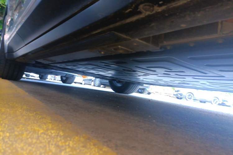 Used Nio ES6 2024 75 kWh Chassis Front Right