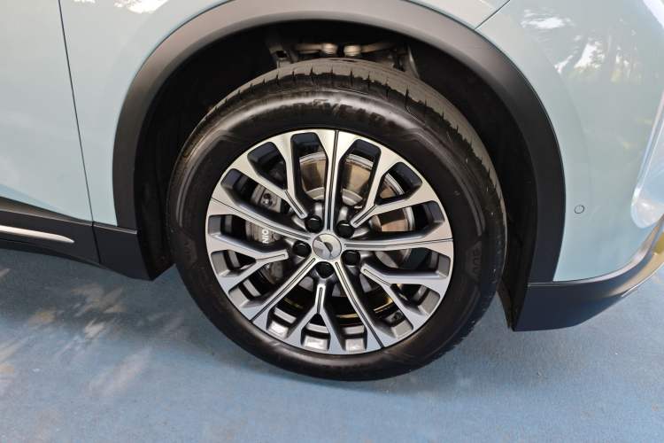 Used Nio ES6 2024 75 kWh Exterior 2