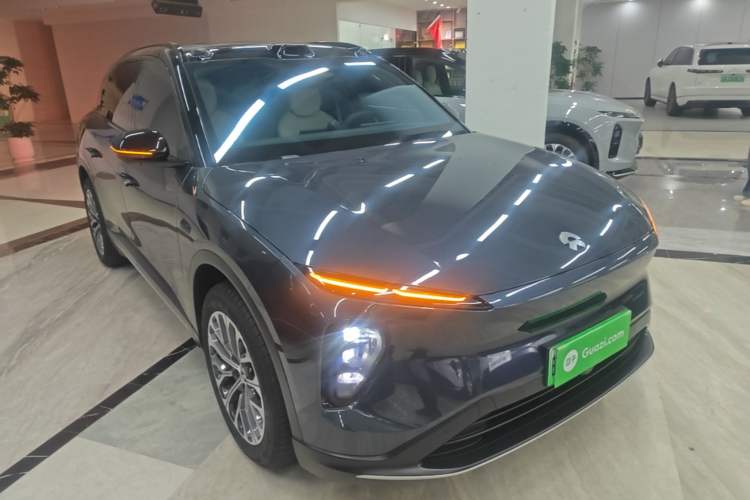Used Nio ES6 2024 75 kWh Front Right 45 Deg