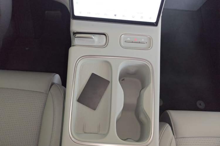 Used Nio ES6 2024 75 kWh Gear Lever