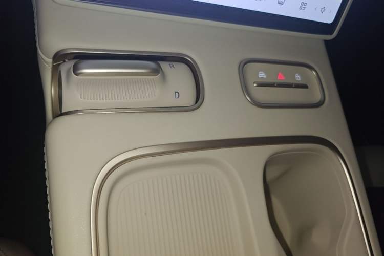 Used Nio ES6 2024 75 kWh Gear Lever