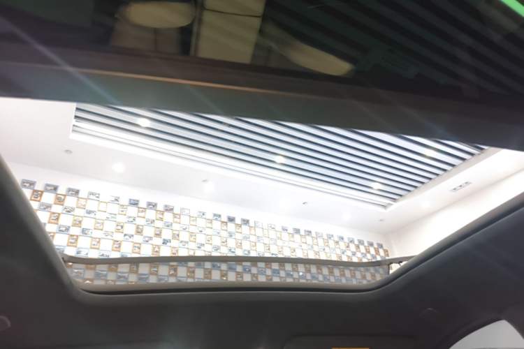 Used Nio ES6 2024 75 kWh Headliner