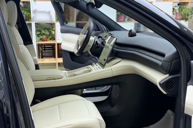 Used Nio ES6 2024 75 kWh Interior 10