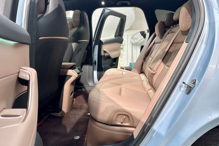 Used Nio ES6 2024 75 kWh Interior 11