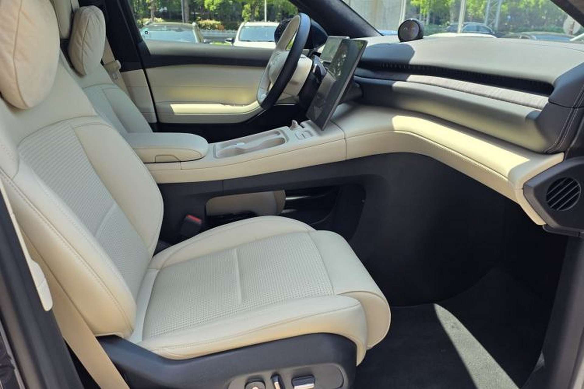 Used Nio ES6 2024 75 kWh Interior 2