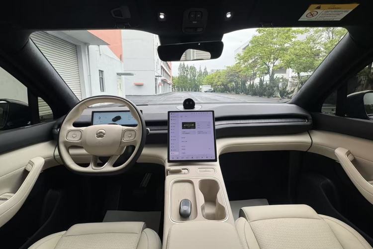 Used Nio ES6 2024 75 kWh Interior 2