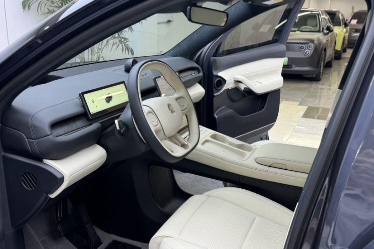 Used Nio ES6 2024 75 kWh Interior 7