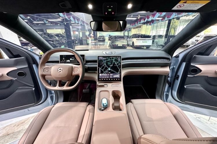 Used Nio ES6 2024 75 kWh Interior 7
