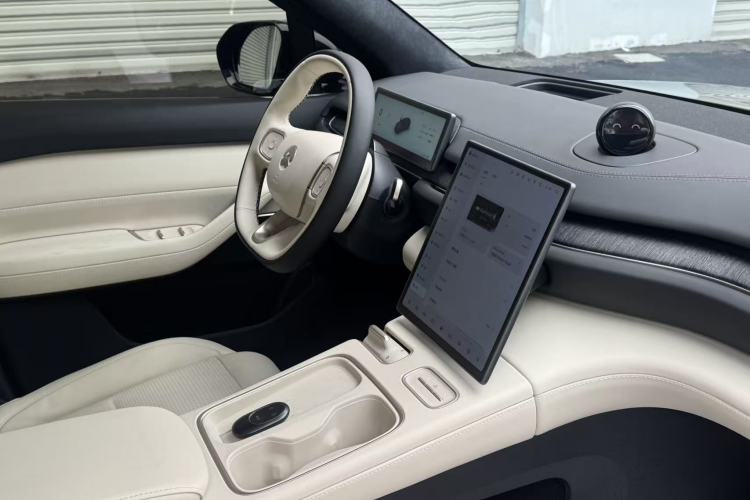 Used Nio ES6 2024 75 kWh Interior 7