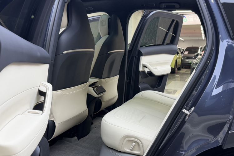 Used Nio ES6 2024 75 kWh Interior 8
