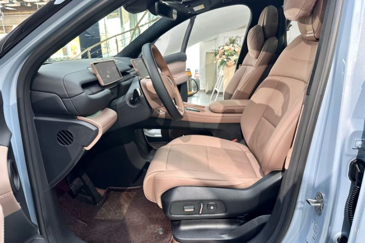 Used Nio ES6 2024 75 kWh Interior 8