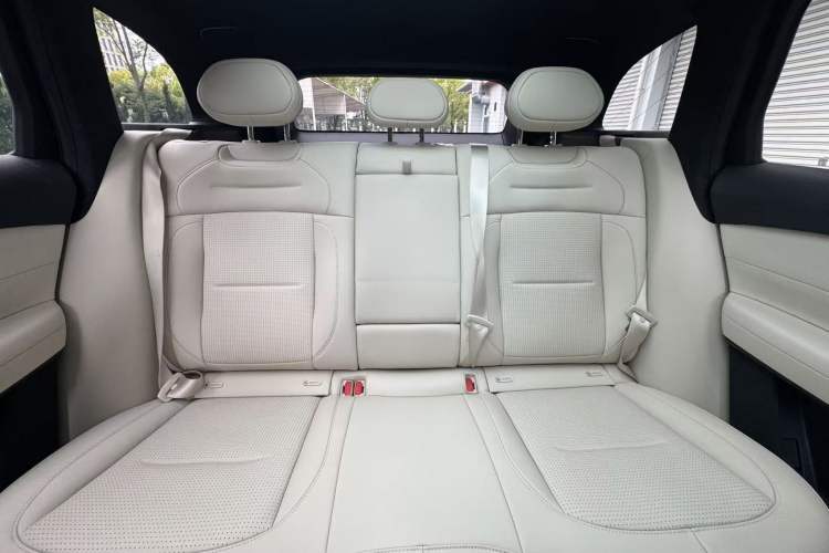 Used Nio ES6 2024 75 kWh Interior 9