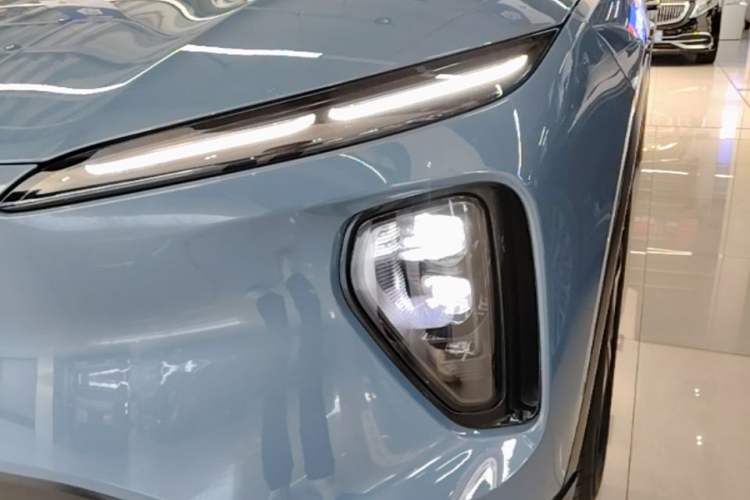Used Nio ES6 2024 75 kWh Left Front Headlight
