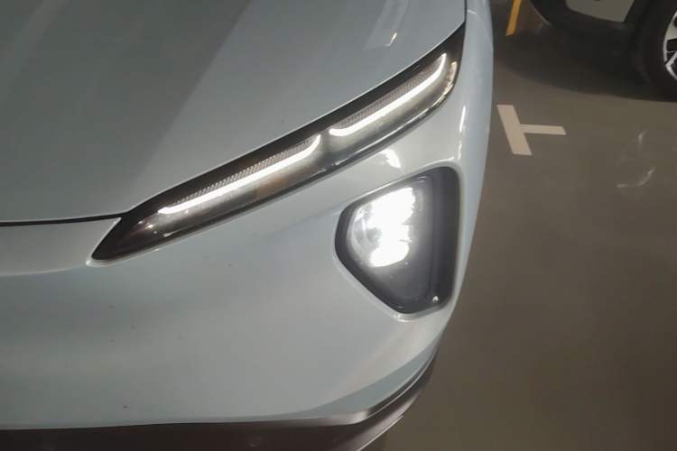 Used Nio ES6 2024 75 kWh Left Front Headlight