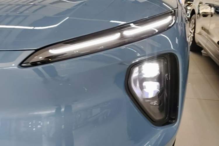 Used Nio ES6 2024 75 kWh Left Front Headlight