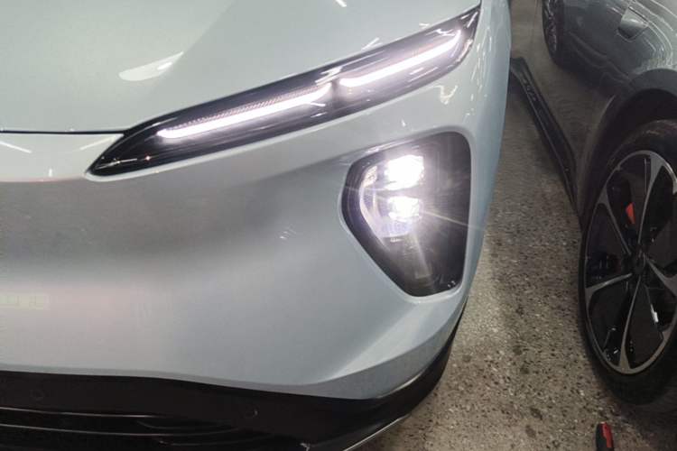 Used Nio ES6 2024 75 kWh Left Front Headlight
