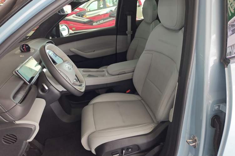 Used Nio ES6 2024 75 kWh Left Front Seat