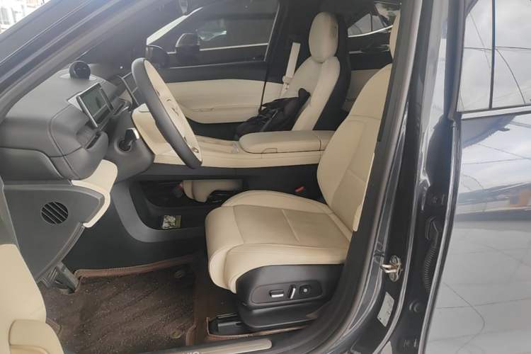 Used Nio ES6 2024 75 kWh Left Front Seat