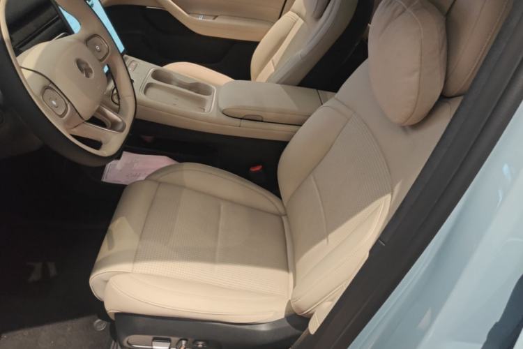 Used Nio ES6 2024 75 kWh Left Front Seat
