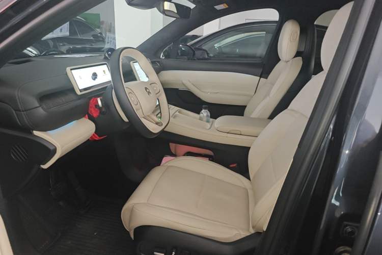 Used Nio ES6 2024 75 kWh Left Front Seat