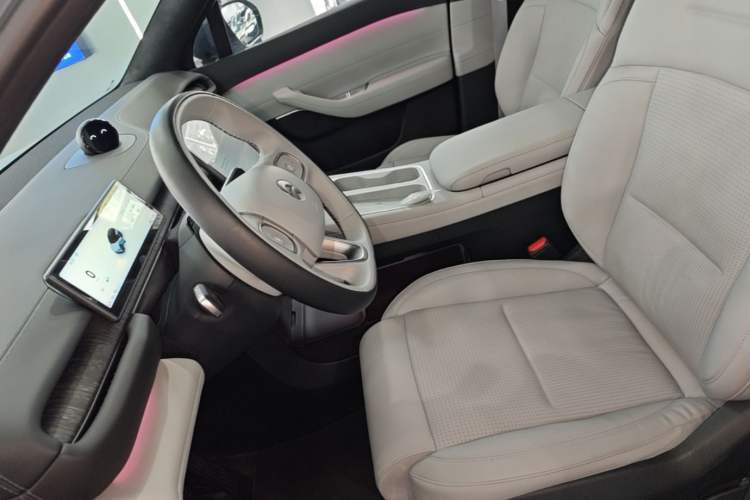 Used Nio ES6 2024 75 kWh Left Front Seat