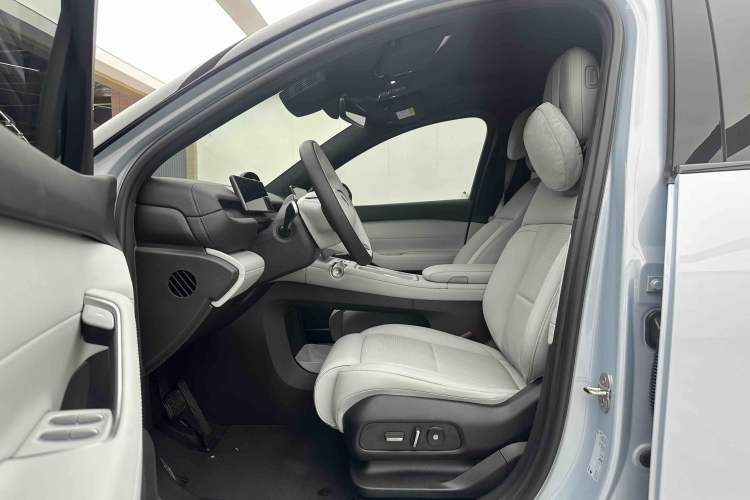 Used Nio ES6 2024 75 kWh Left Front Seat