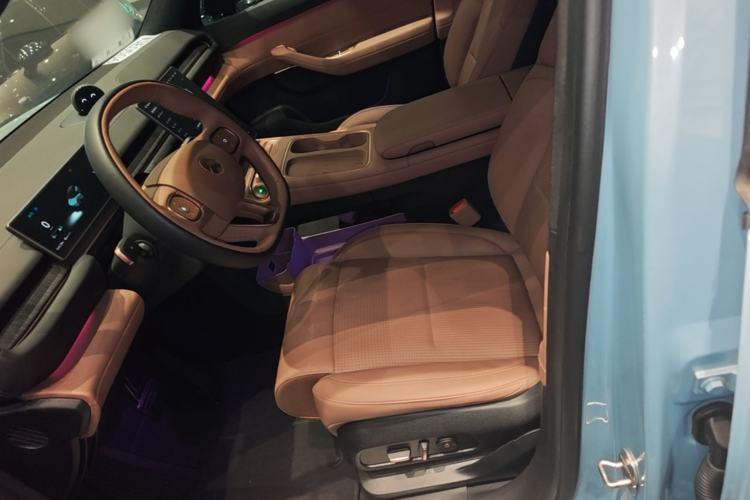 Used Nio ES6 2024 75 kWh Left Front Seat