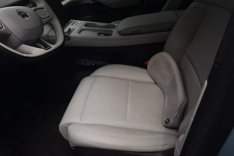 Used Nio ES6 2024 75 kWh Left Front Seat