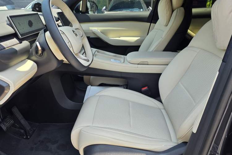 Used Nio ES6 2024 75 kWh Left Front Seat