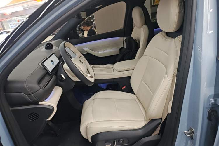 Used Nio ES6 2024 75 kWh Left Front Seat