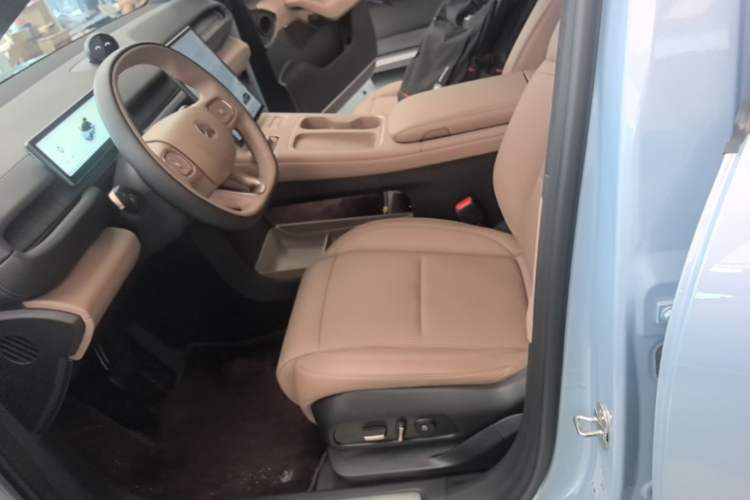 Used Nio ES6 2024 75 kWh Left Front Seat