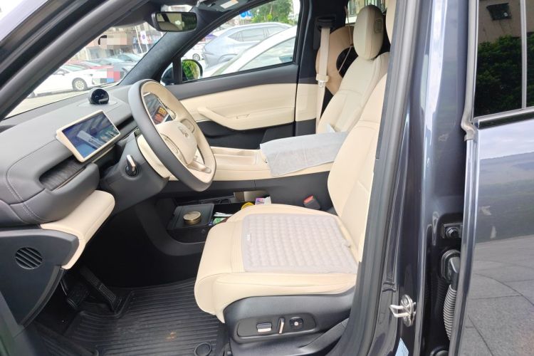 Used Nio ES6 2024 75 kWh Left Front Seat