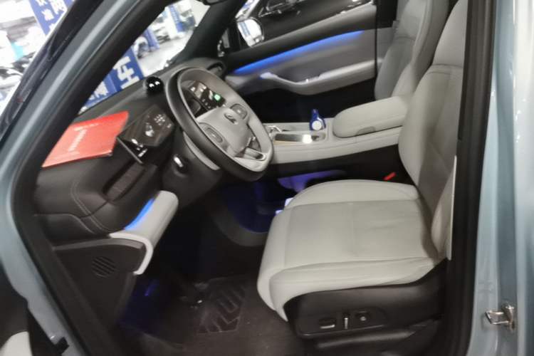 Used Nio ES6 2024 75 kWh Left Front Seat